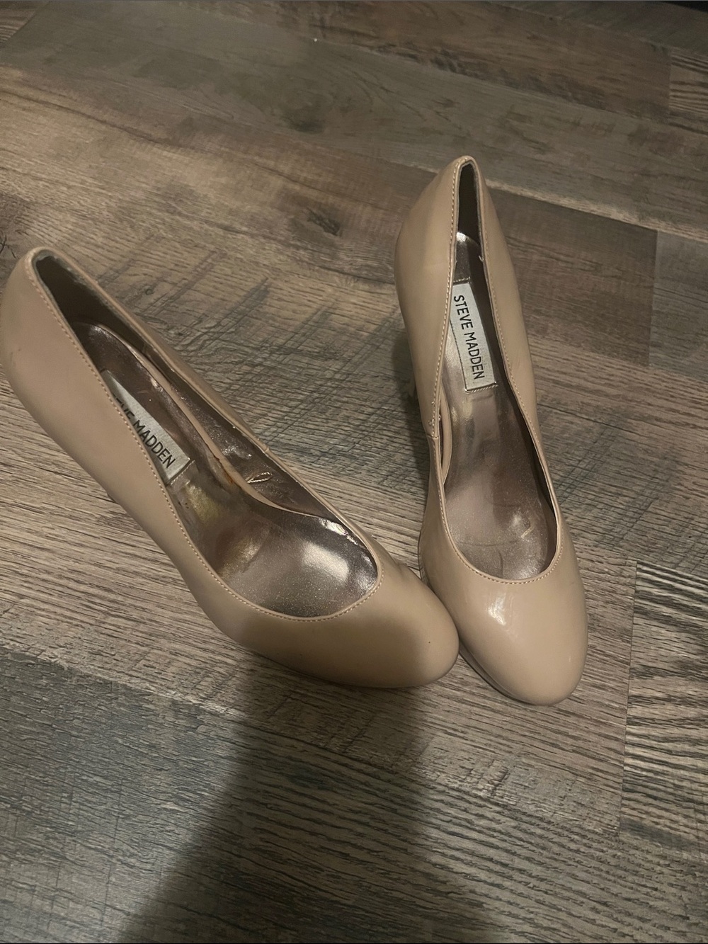 Steve Madden Beige Patent Leather Pumps